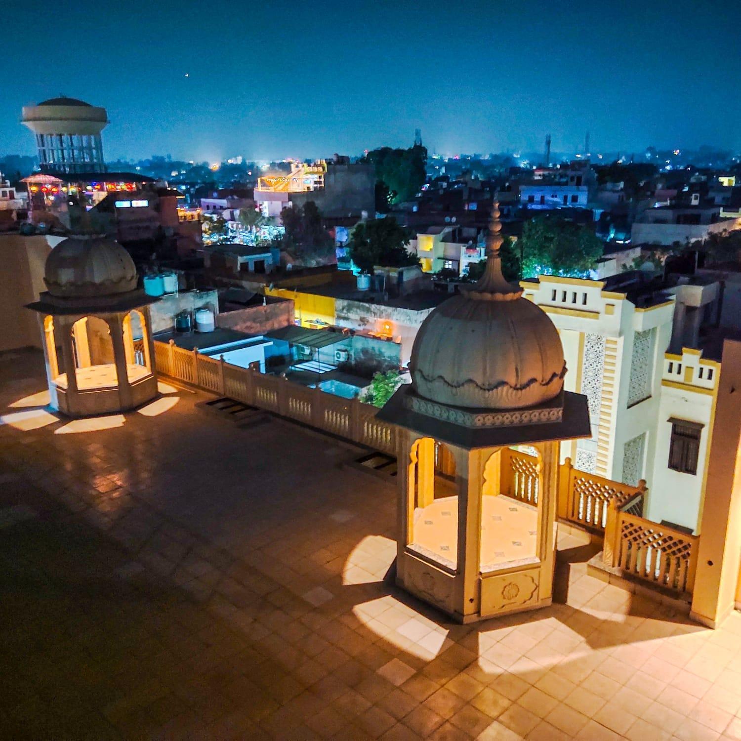 Отель The Taj Vista Agra- Walking Distance To Taj Mahal Агра Экстерьер фото