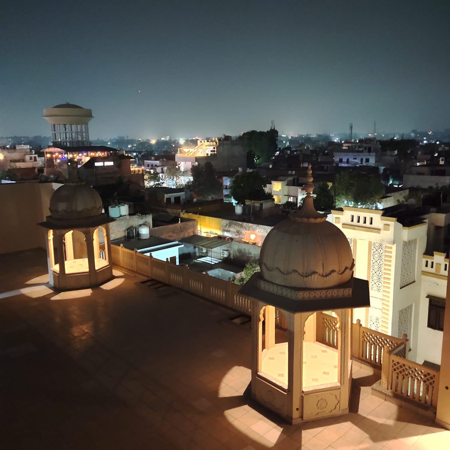 Отель The Taj Vista Agra- Walking Distance To Taj Mahal Агра Экстерьер фото