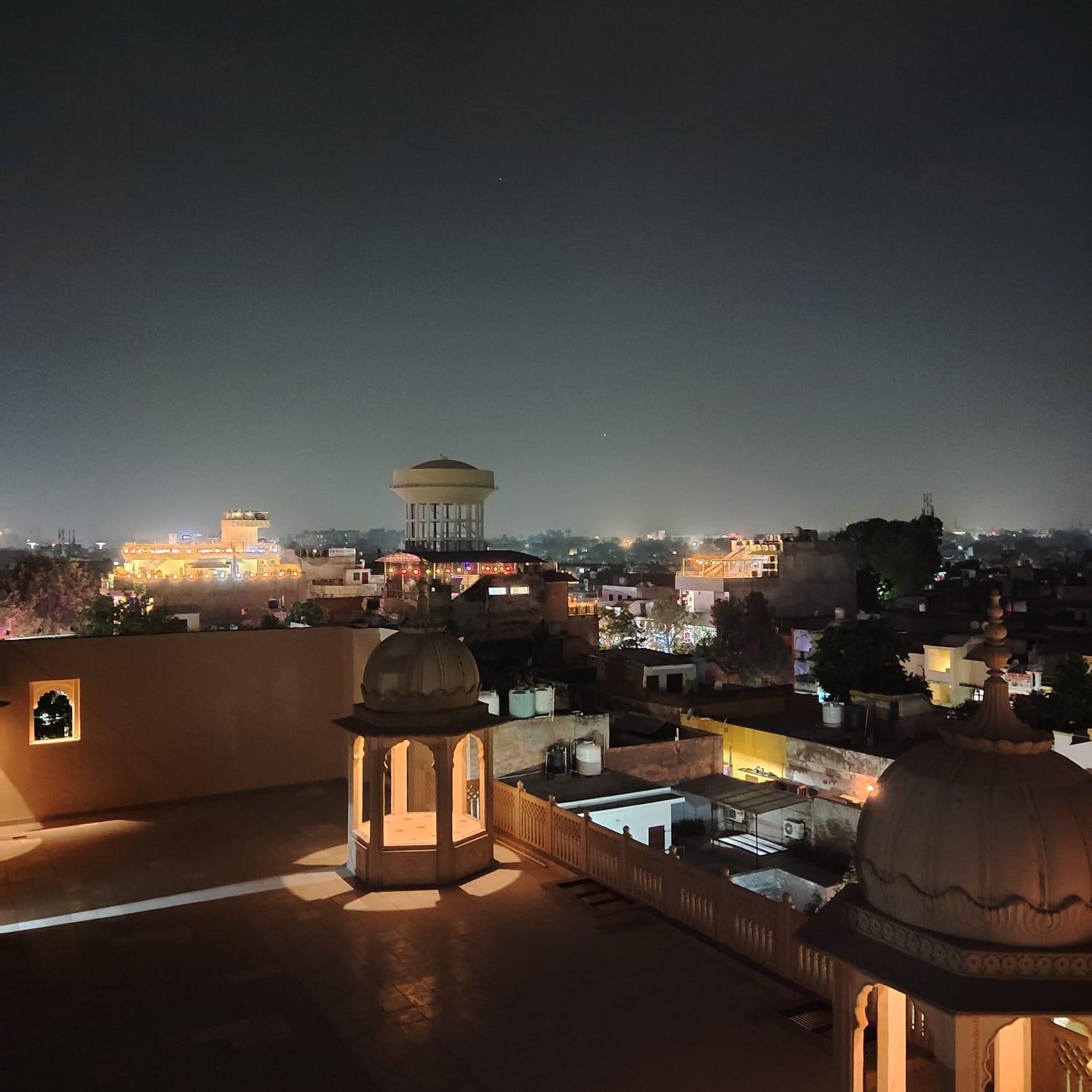 Отель The Taj Vista Agra- Walking Distance To Taj Mahal Агра Экстерьер фото